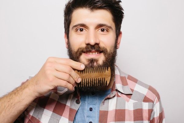 Cómo Cuidar la Barba: Lavado, Hidratación y Peinado 1