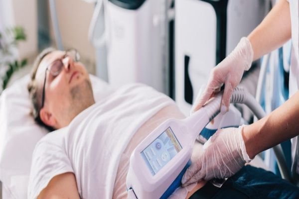 ¿Es posible una liposucción sin cirugía en el hombre?