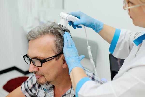 Los 3 mejores doctores en injerto capilar en Sevilla 4